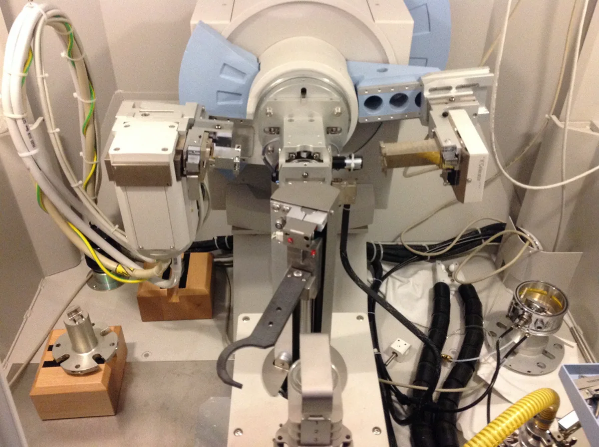 X-ray diffractometer goniometer in the solid-state laboratory